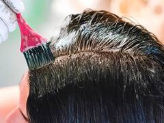 Adiós total a las canas: la preparación casera sin tintes ni químicos para cubrir todo el gris del cabello en una noche