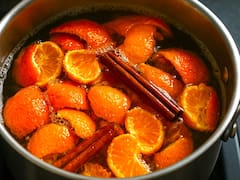 Es moda | Hervir cáscaras de naranja y mandarina con canela: para qué funciona y por qué sugieren hacerlo