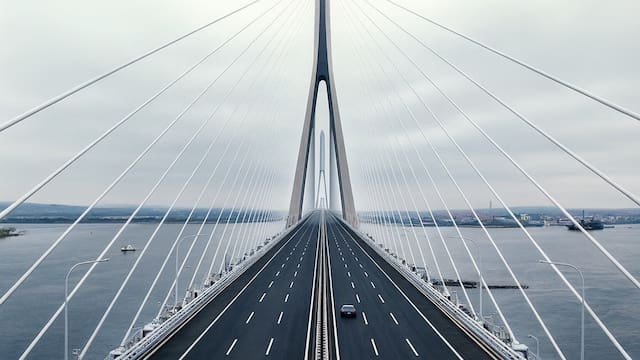 Construyen el puente colgante más extenso del mundo | Resistirá 6 carriles para autos, vías de tren y es un gran orgullo del país