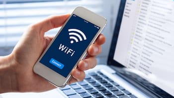 Cómo conectar el celular y la computadora al WiFi sin tener la contraseña: es fácil y rápido