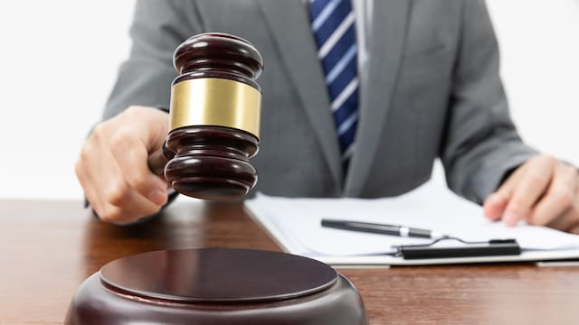 La Justicia falla a favor de los adolescentes y determina que ahora los jóvenes de 14 años pueden “liberarse” de la custodia y el “control” de sus padres