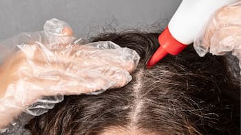 Cómo teñir las canas y recuperar el color del cabello: este es el remedio casero fácil de preparar que devuelve el tono