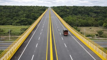Construyen las autopistas más modernas de América Latina y en tiempo récord: ahora se viaja casi el doble de rápido