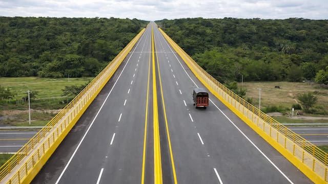 Construyen las autopistas más modernas de América Latina y en tiempo récord: ahora se viaja casi el doble de rápido