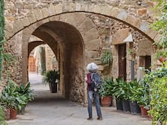 El bello pueblo establecido en la Edad Media que hoy es conocido por sus “Ocho apellidos catalanes”