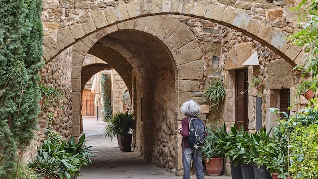 El bello pueblo establecido en la Edad Media que hoy es conocido por sus “Ocho apellidos catalanes”