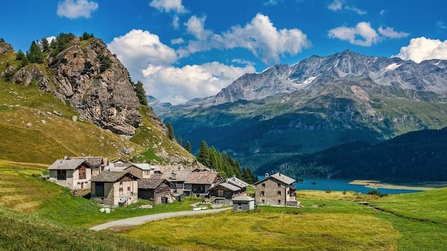 Ni Francia ni Alemania | Este pueblo de estilo gótico fue reconocido por la ONU y ofrece desconexión, gastronomía de primera e historia