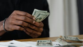 Peso colombiano: a cuánto cerró la cotización este viernes 13 de febrero