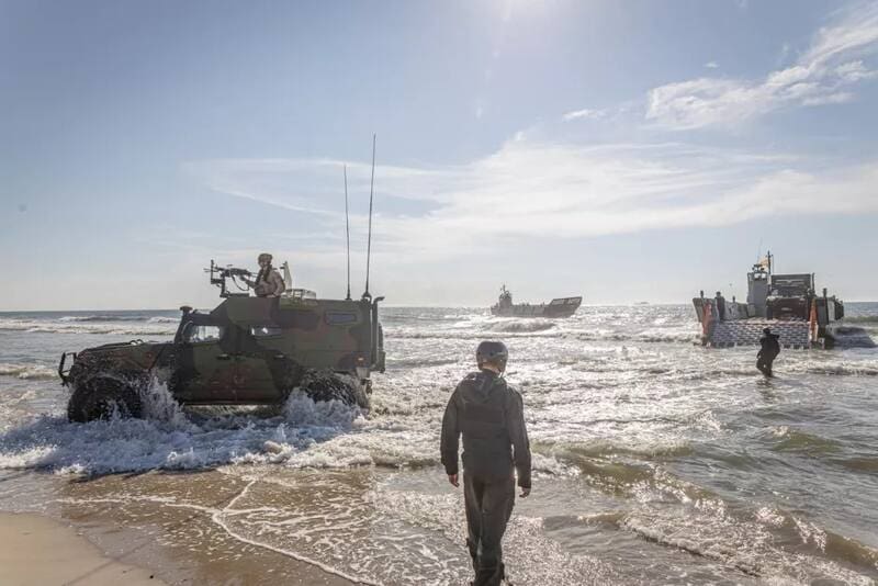 Tiembla Estados Unidos | Más de 300 marines y vehículos extranjeros emprendieron un masivo desembarco en la costa este. (Fuente: Archivo)