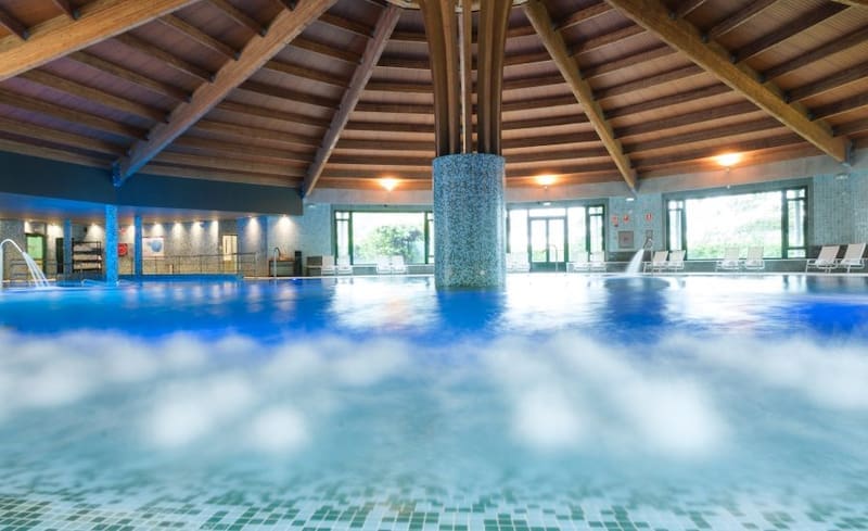 Este pueblo cuenta con un balneario inspirado en las antiguas termas romanas: fusiona historia, cultura y naturaleza (foto: Pexels).