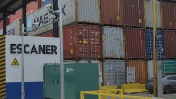 Fraude en importaciones y fronteras “permeables”: jeans a u$s 0,10 y más celulares de contrabando