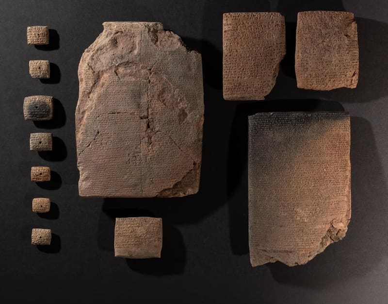 Importante hallazgo arqueológico con 3.400 años de antigüedad en el centro de Turquía: conjunto de piezas halladas.
