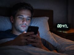 No es insomnio, es psicología: el motivo por lo que te quedas despierto mirando el móvil