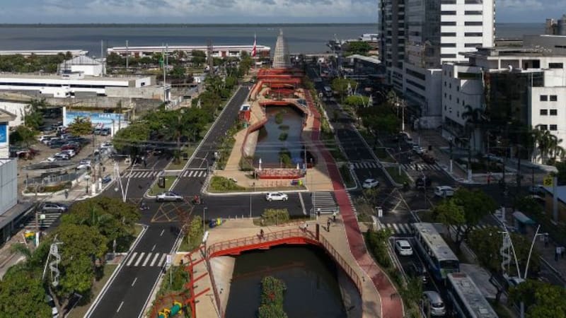 Inauguran la primera avenida que tiene un río en su interior y es el orgullo de todo un país. Foto: Naturaleza Urbana