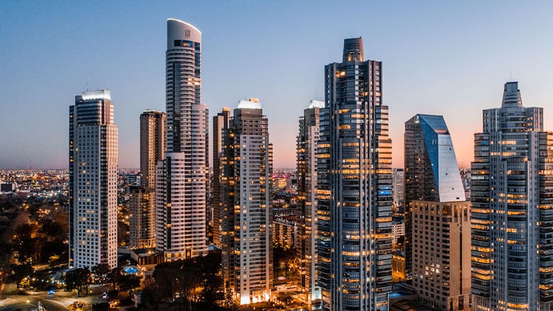 Inauguran una de las torres más altas de Buenos Aires: tiene una arquitectura desafiante y es de los edificios más hermosos