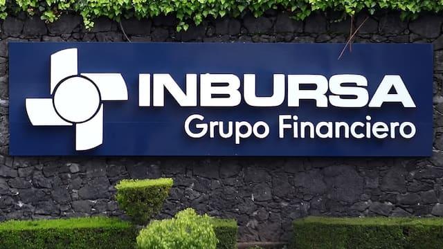Impacto regulatorio pega a Inbursa, de Carlos Slim, y arrastra a sus acciones en la BMV