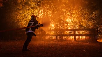 Incendios forestales en España y Francia: con más de 300.000 evacuados, cómo siguen los operativos contra el fuego