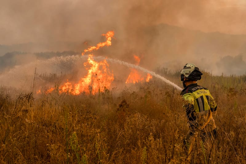 Incendio forestal en Monterrei (Ourense). (Fuente: EFE/ Brais Lorenzo).