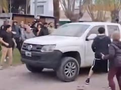 Bronca e incidentes con la policía tras la detención del femicida de Aixa: vecinos atacaron la casa donde se escondía