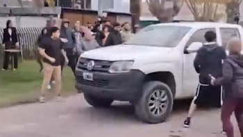 Bronca e incidentes con la policía tras la detención del femicida de Aixa: vecinos atacaron la casa donde se escondía