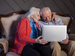 Buscan a un famoso notario de la Ciudad por estafar a personas mayores para quedarse con sus viviendas