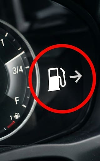 La pequeña flecha al lado del tanque de nafta: qué significa y por qué casi nadie la conoce