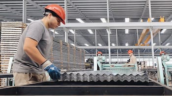 La industria sigue en caída, pero hay una mejora de las expectativas