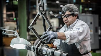 La industria volvió a respirar en marzo: la actividad saltó 3,2% mensual y cortó la racha negativa