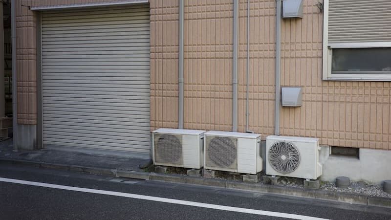 Se despide el aire acondicionado | El Gobierno prohíbe instalarlos en las fachadas de todas las viviendas sin autorización (foto: archivo).