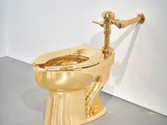 Llueven dólares en Nueva York: el inodoro de oro de 18 kilates que fue vendido por millones