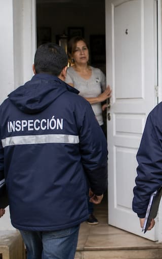 Es oficial| El Gobierno enviará funcionarios con credenciales oficiales a visitar a ciudadanos y extranjeros para verificar el cumplimiento de sus obligaciones