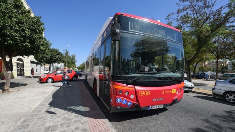 Instalaron una nueva cámara de tráfico en el sur del país que multa por invadir el carril bus: los montos de la infracción