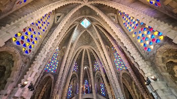 No es la Sagrada Familia: la joya arquitectónica que está en un pueblo de Tarragona y parece diseñada por Gaudí