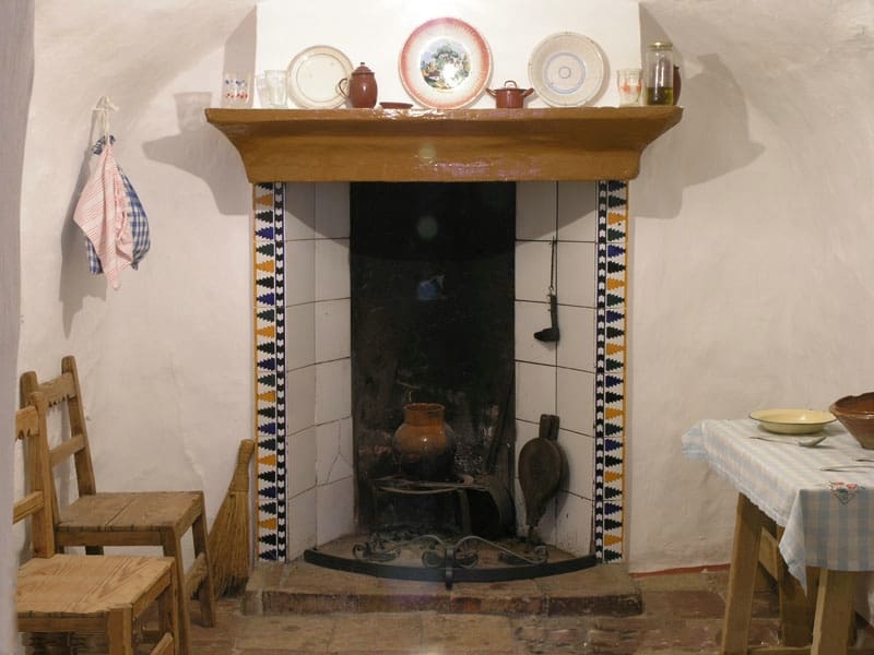El Silo del Colorao ofrece una visión única de la arquitectura rural excavada en la tierra, aún visitable hoy.