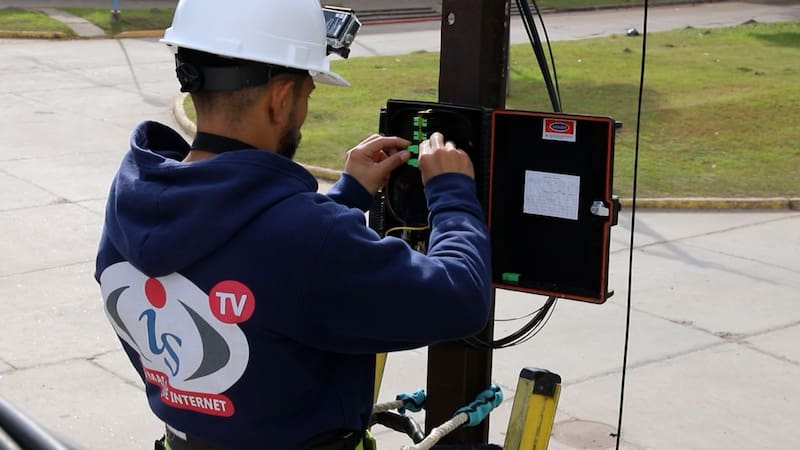 La empresa cableará 19.000 hogares en 90 días con tres cuadrillas trabajando en simultáneo. Imagen: gentileza Internet Services.