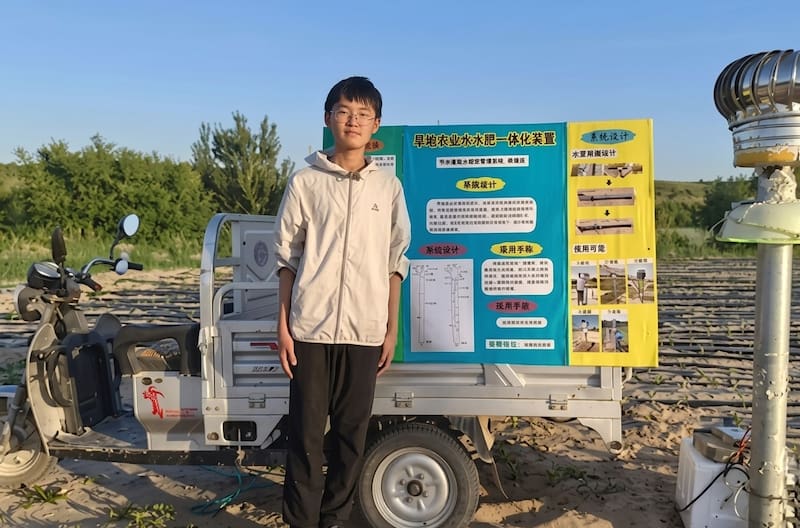 Un niño de 14 años inventó el sistema de riego que combate la sequía.