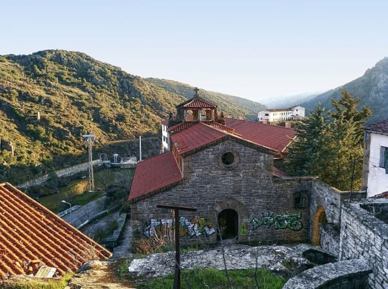 Conjunto de estadounidenses adquirió un pueblo deshabitado en Zamora y buscan convertirlo en un destino de turismo (foto: Pexels).