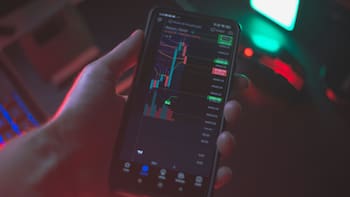 La inversión digital multiplicó clientes en México, pero también la competencia: AMIB