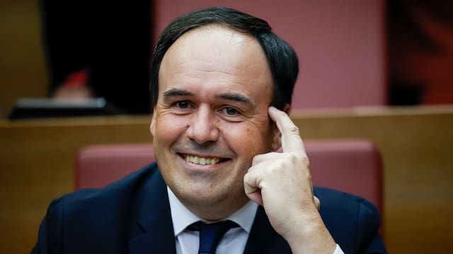 Pérez Llorca afronta su investidura prometiendo “muchísima estabilidad” para la Comunitat Valenciana