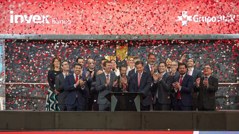 El Grupo Financiero celebró el timbrazo por la reciente emisión de deuda bursátil en la Bolsa Mexicana.