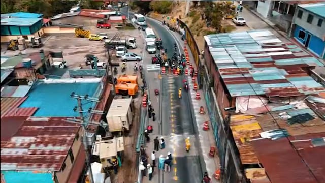 Invías habilitó nuevamente el paso a dos carriles en Cajamarca tras una intervención de $2.000 millones mientras continúan obras de estabilización
