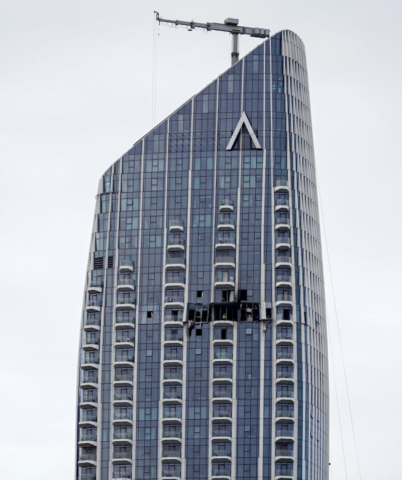 El proyectil alcanzó la torre Address Creek 2, un complejo de uso mixto hotelero y residencial de alta gama.