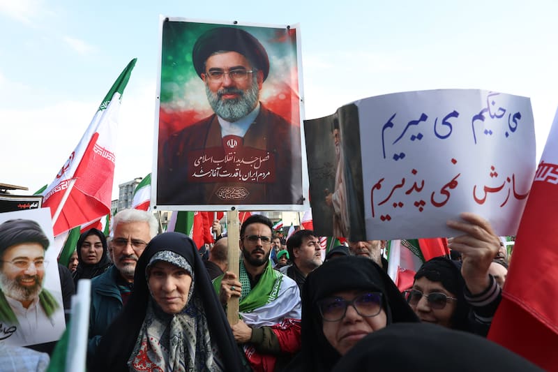 Algunos analistas iraníes creían que el régimen pospondría el anuncio de un nuevo líder supremo hasta que terminara la guerra.