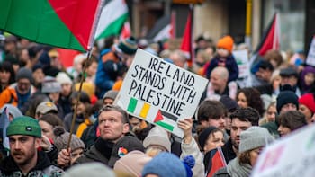 Más de 160 deportistas irlandeses piden a su selección boicotear el partido contra Israel en la Liga de Naciones de la UEFA