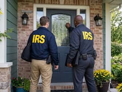 Oficial y confirmado | El IRS visitará casa por casa en Florida, California y Texas a los ciudadanos y extranjeros que postergaron este trámite fiscal