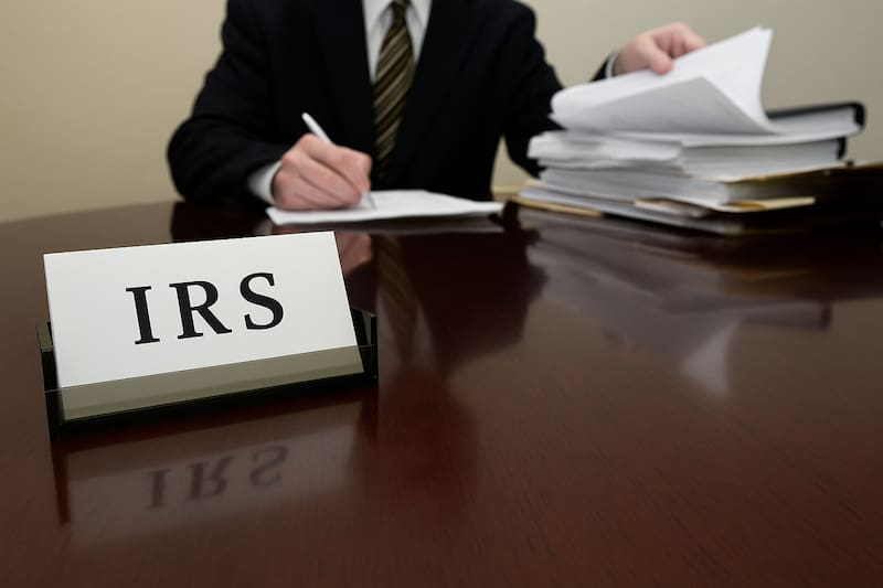 El Servicio de Impuestos Internos (IRS) actualizó las pautas que regirán el acceso al crédito tributario por ingresos del trabajo durante la próxima temporada de declaraciones. Fuente: archivo.