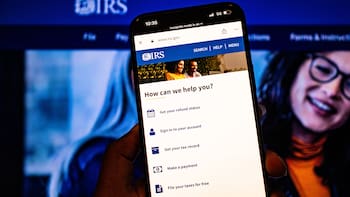 El IRS lo confirmó | Los trabajadores que reciben propinas deben cumplir con esta regla para evitar problemas con sus impuestos