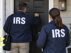 El IRS puede tocar la puerta de tu casa: en qué casos ocurre y cómo saber si el agente es verdadero