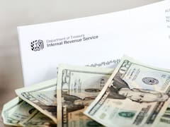 What are the income limits set by the IRS for the Earned Income Tax Credit and how much could the refunds be