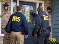 Ya es oficial | El IRS visitará hogar por hogar con sus funcionarios para verificar el cumplimiento de obligaciones fiscales